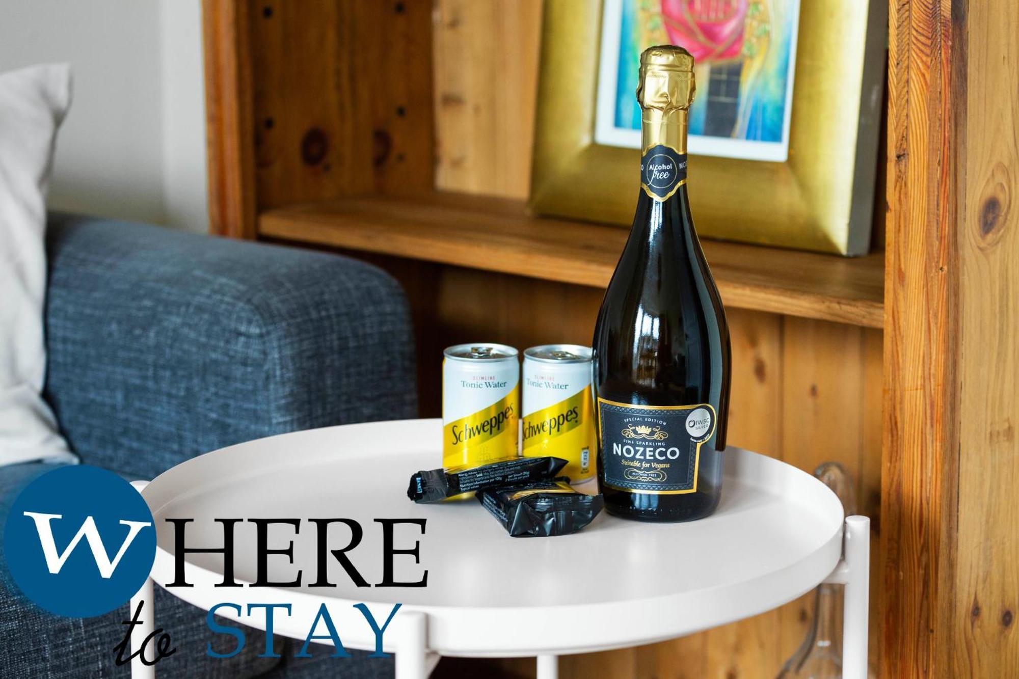 Bright 1 Bedroom Apartment-private Parking