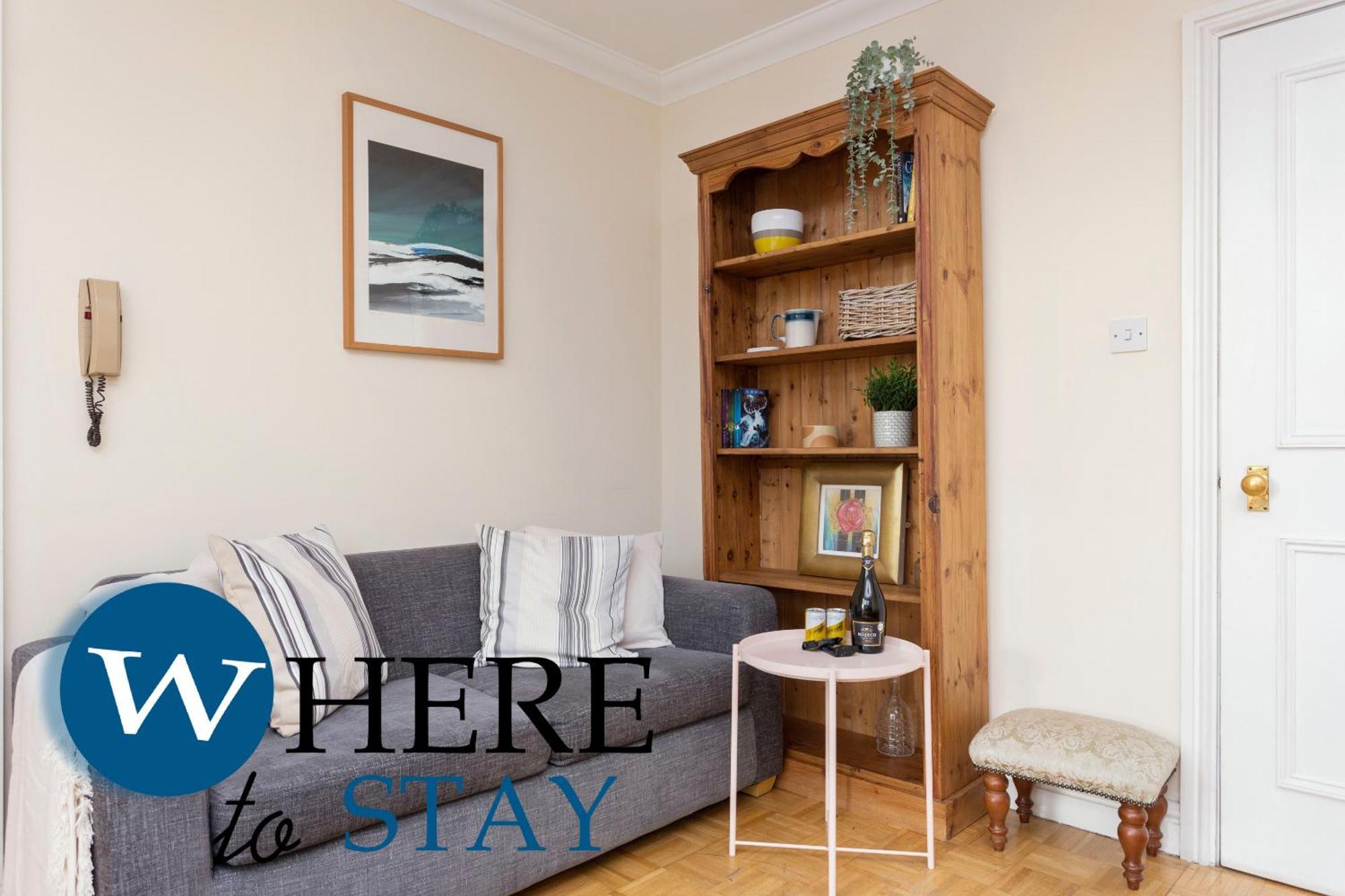 Bright 1 Bedroom Apartment-private Parking *