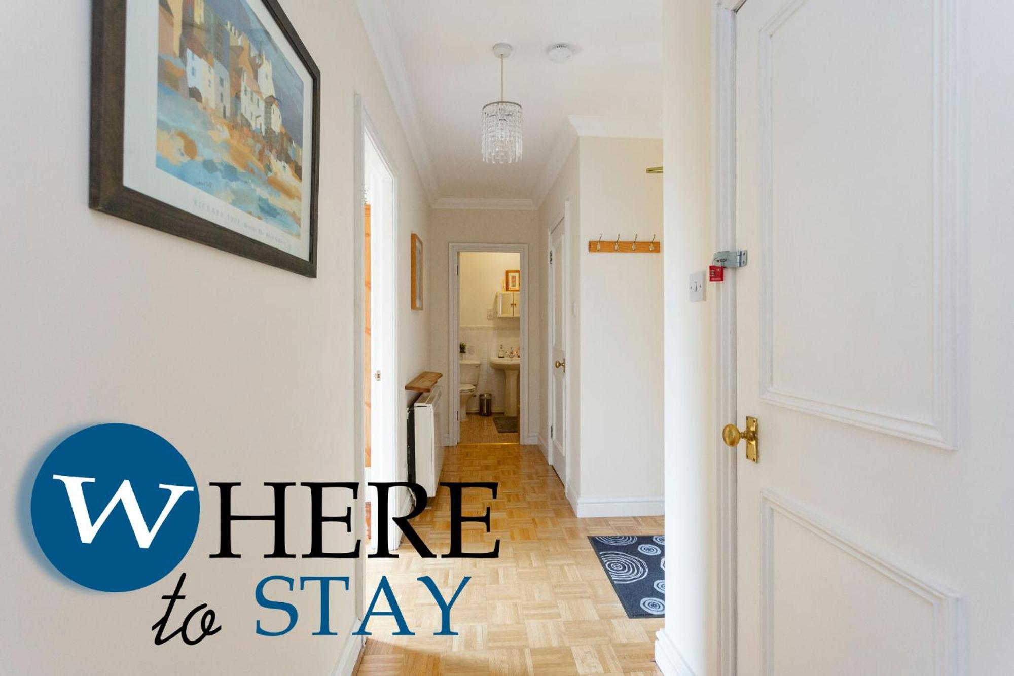 Bright 1 Bedroom Apartment-private Parking Apartment
